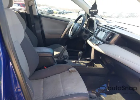 2015 Toyota Rav4 Xle z USA, uszkodzony, nr VIN 2T3RFREV3FW320304